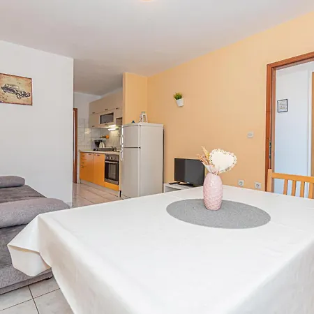 Apartmán Cozy In With Kitchen Murter