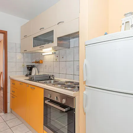 Cozy In With Kitchen Apartmán
