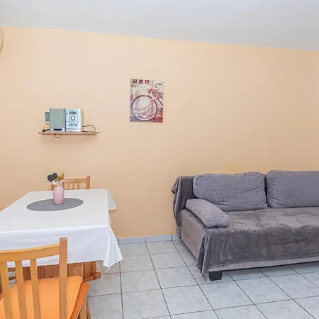 Cozy In With Kitchen Apartmán Murter